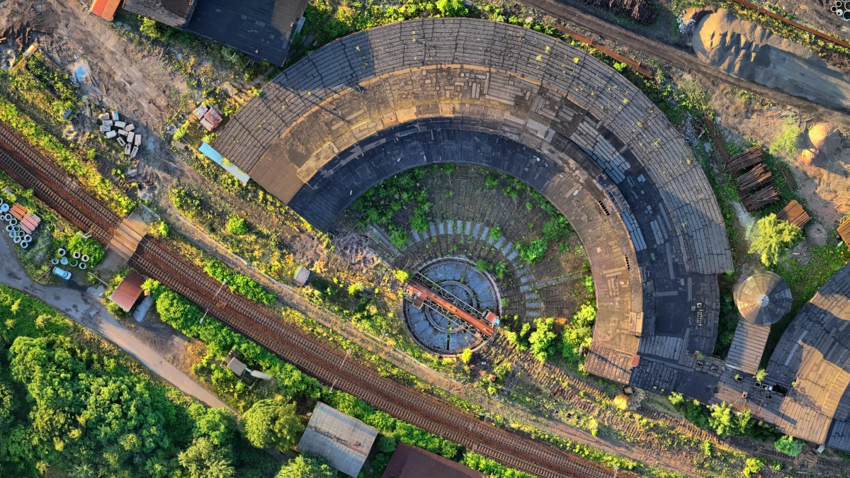 Obrotnica lokomotywy przy starej lokomotywowni wachlarzowej w Katowicach