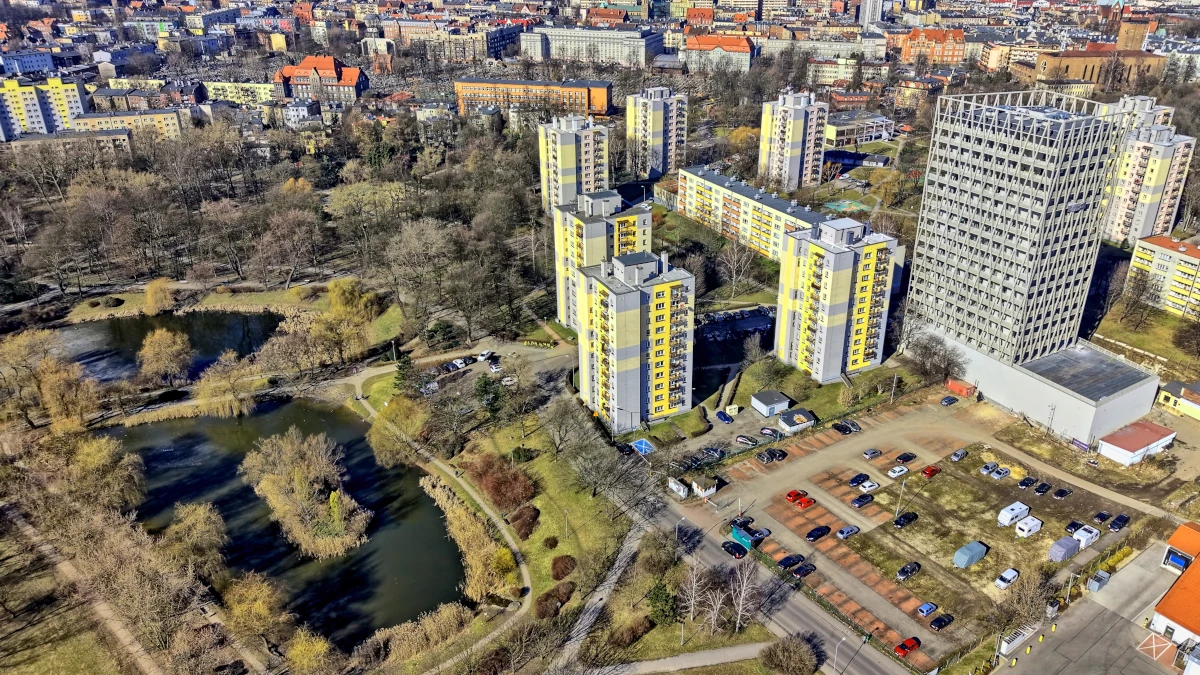 Budynek Cosmo i osiedle Różanka w Chorzowie