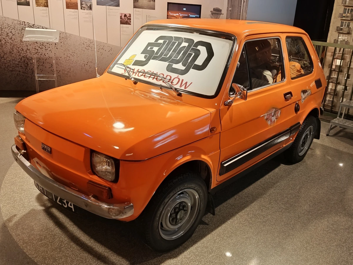 Fiat 126p w Muzeum Śląskim w Katowicach – symbol motoryzacji PRL