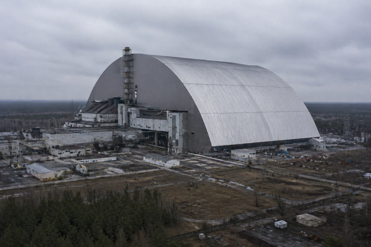 Nowa Arka Czarnobyla (New Safe Confinement) nad reaktorem nr 4 – stalowa konstrukcja osłaniająca sarkofag