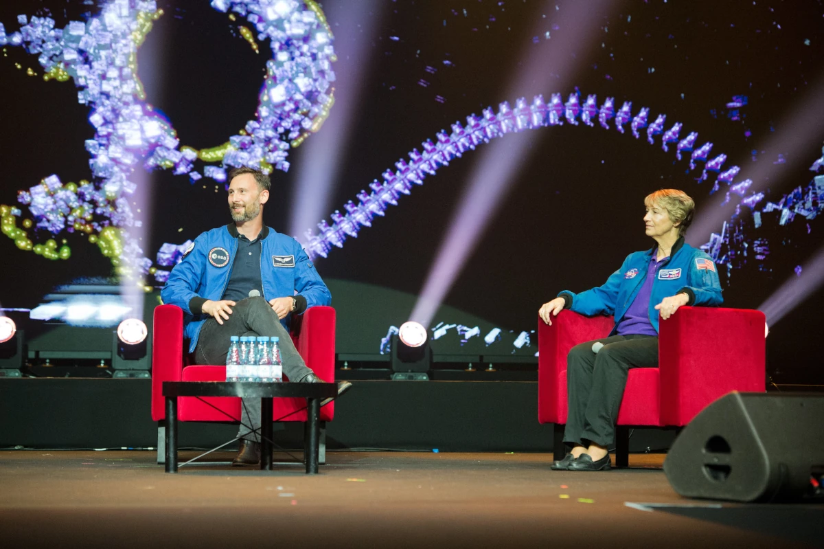 Panel z astronautami na scenie Pyrkonu podczas edycji poświęconej kosmosowi