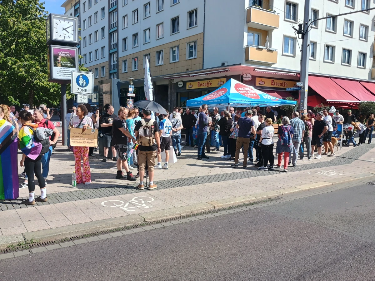 Kampania wyborcza AfD z udziałem Ulricha Siegmunda w centrum Magdeburga