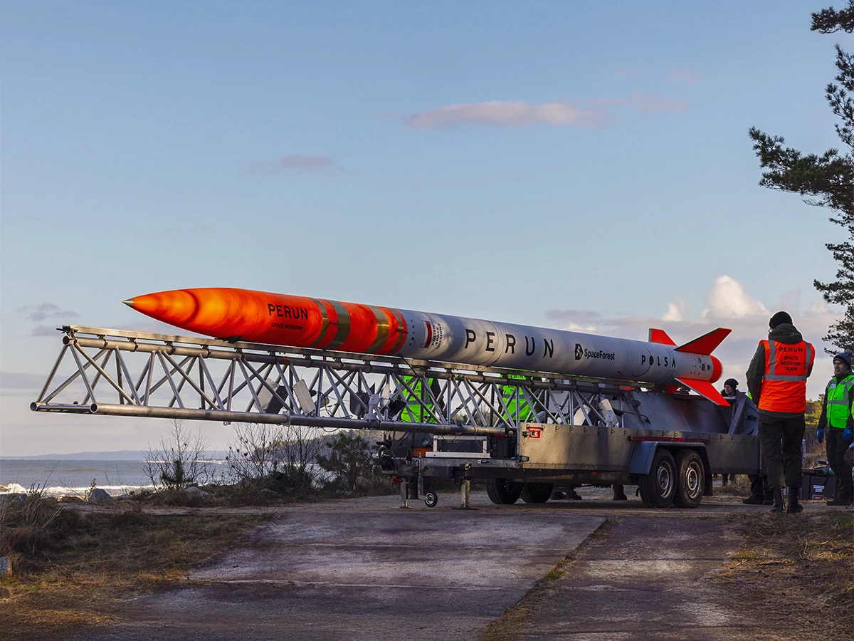 Rakieta suborbitalna PERUN na mobilnej wyrzutni SpaceForest nad Bałtykiem