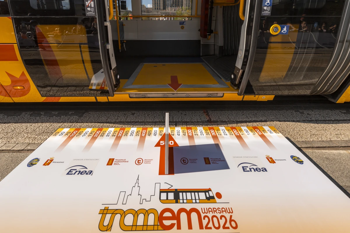 Pomiar zatrzymania drzwi tramwaju przy znaczniku podczas konkurencji Perfect Stop