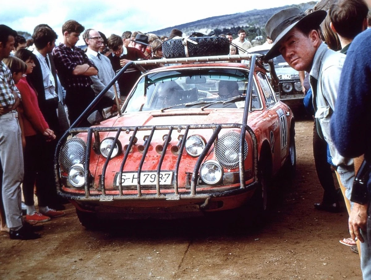 Porsche 911 S numer 58 Sobiesława Zasady i Marka Wachowskiego podczas maratonu Londyn–Sydney 1968