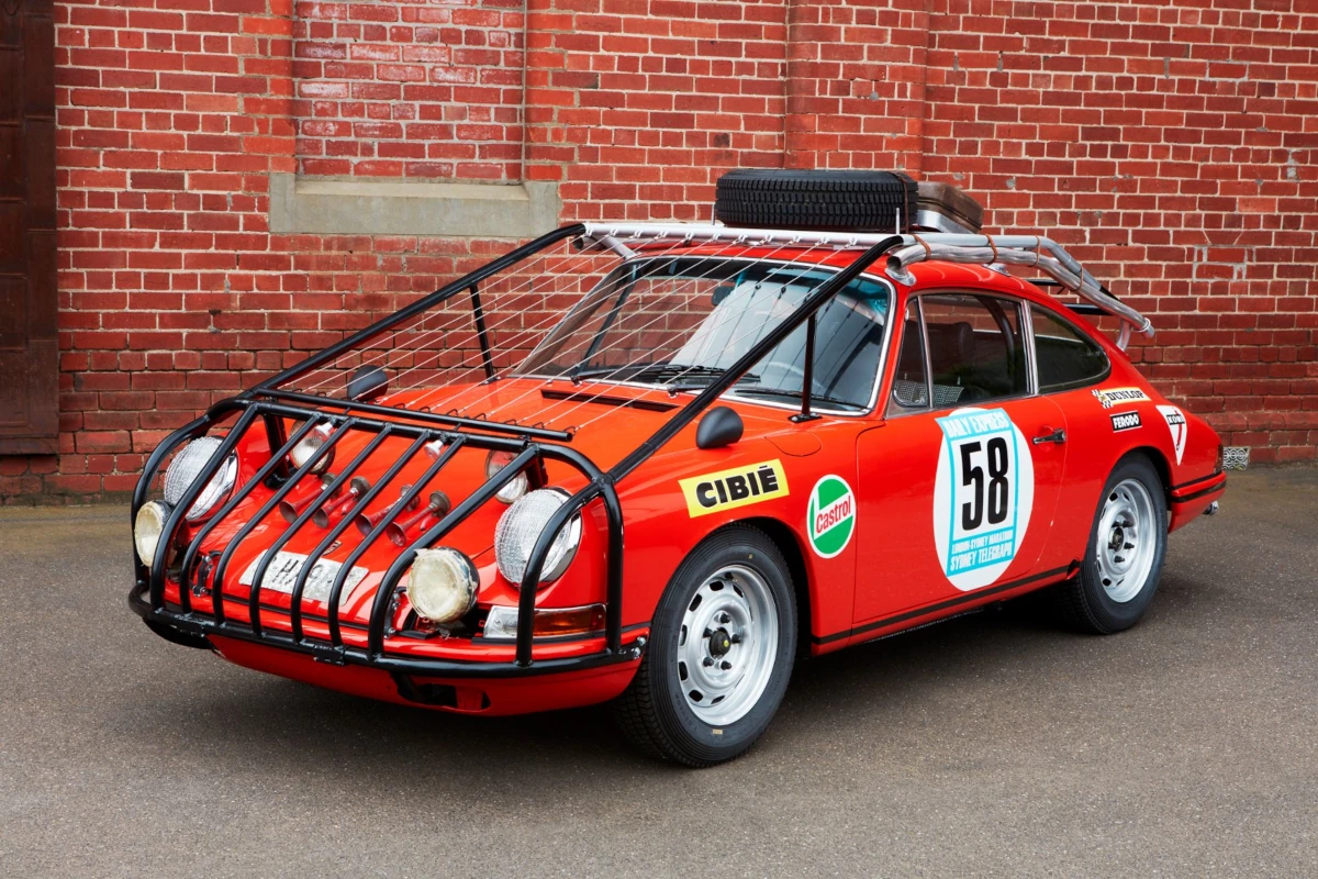 Odrestaurowane Porsche 911 S numer 58 Sobiesława Zasady z maratonu Londyn–Sydney 1968