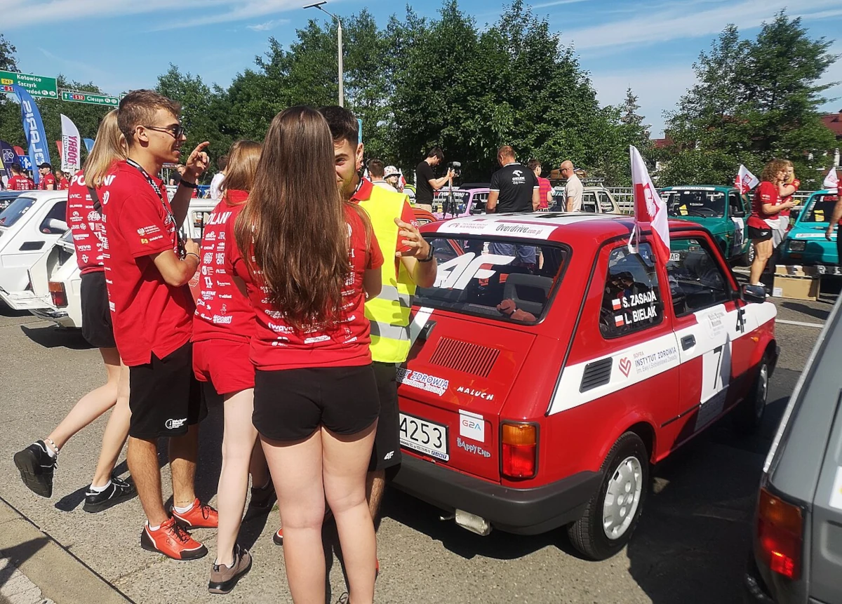 Fiat 126p załogi Sobiesław Zasada i Longin Bielak podczas Wielkiej Wyprawy Maluchów 2023
