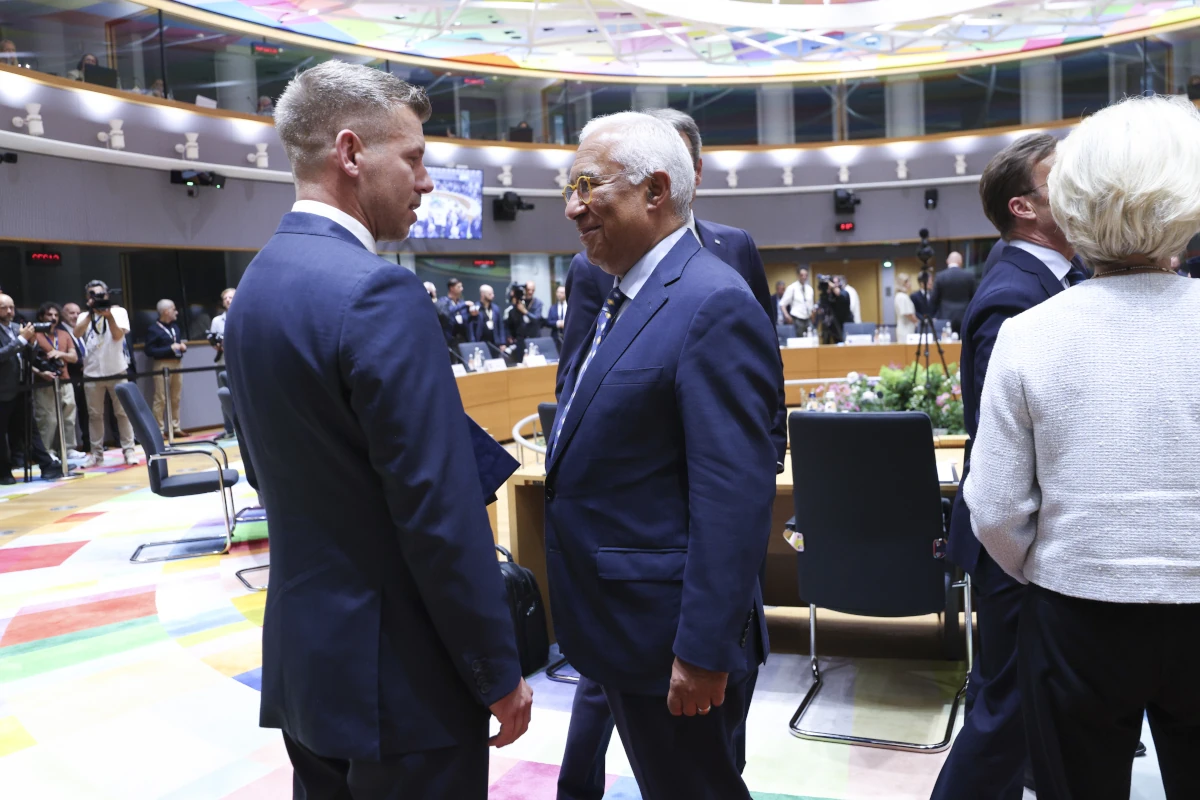 Uczestnicy posiedzenia Rady Europejskiej w sali obrad w Brukseli